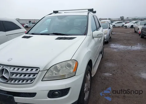 2008 Mercedes-Benz Ml 350 4Matic z USA, uszkodzony, nr VIN 4JGBB86EX8A411735